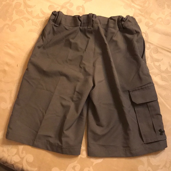 Under Armour Size YLG Gray Hiking Shorts - Picture 6 of 6